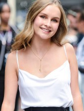 Olivia DeJonge