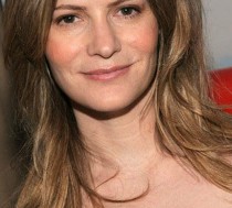 Jennifer Jason Leigh