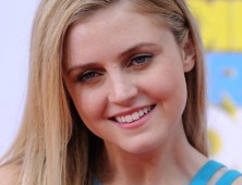 Lorraine Nicholson