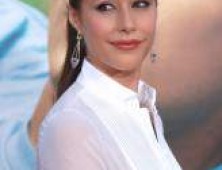 Amanda Crew