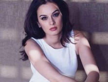 Evelyn Sharma