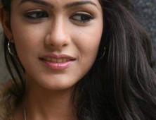 Mrunal Thakur